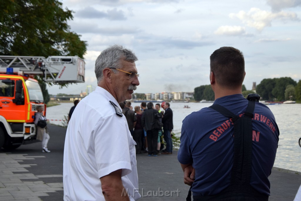 Koelner Seilbahn Gondel blieb haengen Koeln Linksrheinisch P713.JPG - Miklos Laubert